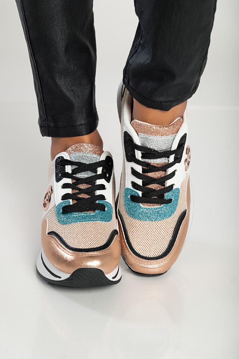 Modne sneakersy z ozdobnym detalem, FF525