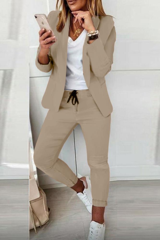 Completo elegante pantalone e blazer Estrena