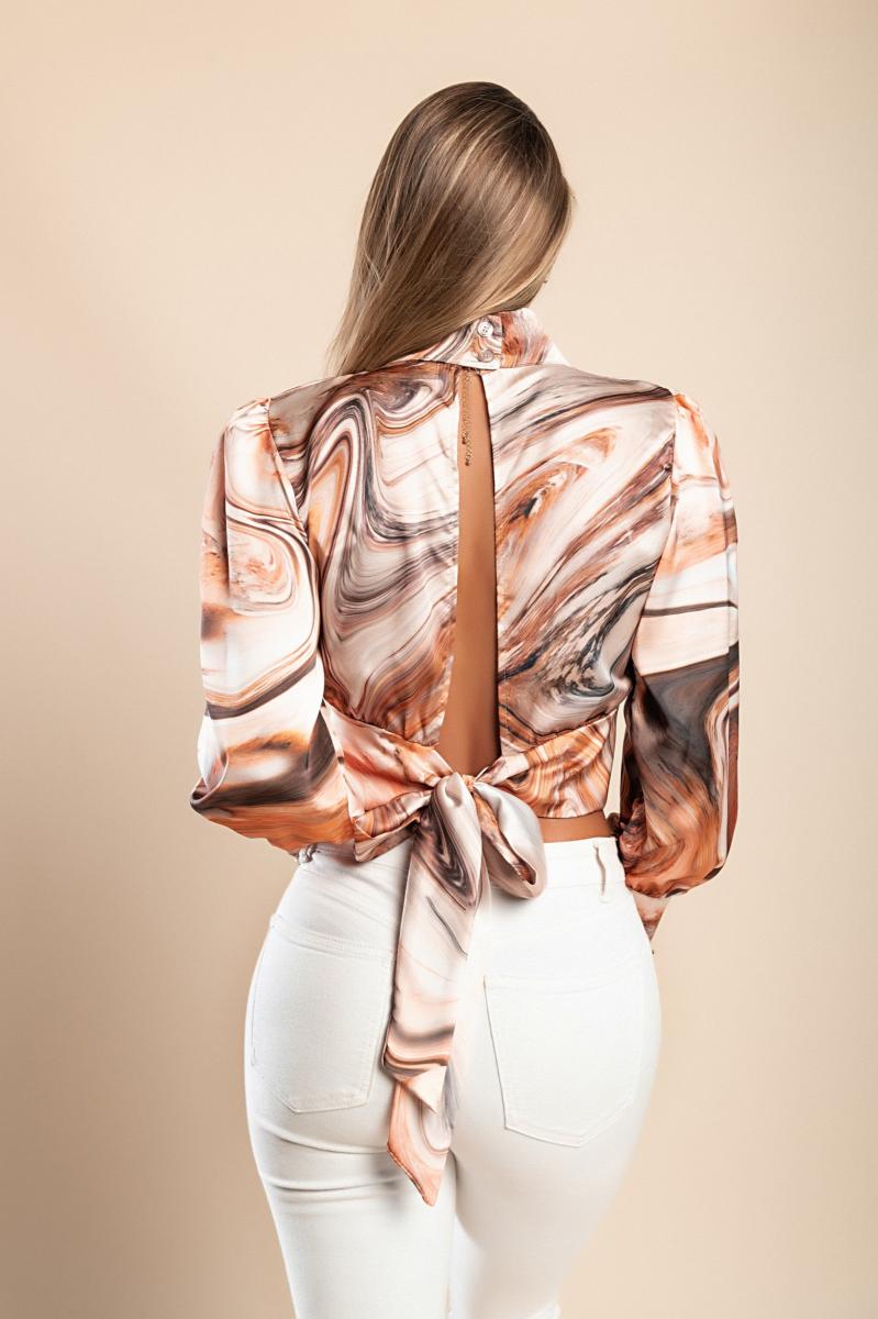 Elegant blouse with Diezma print