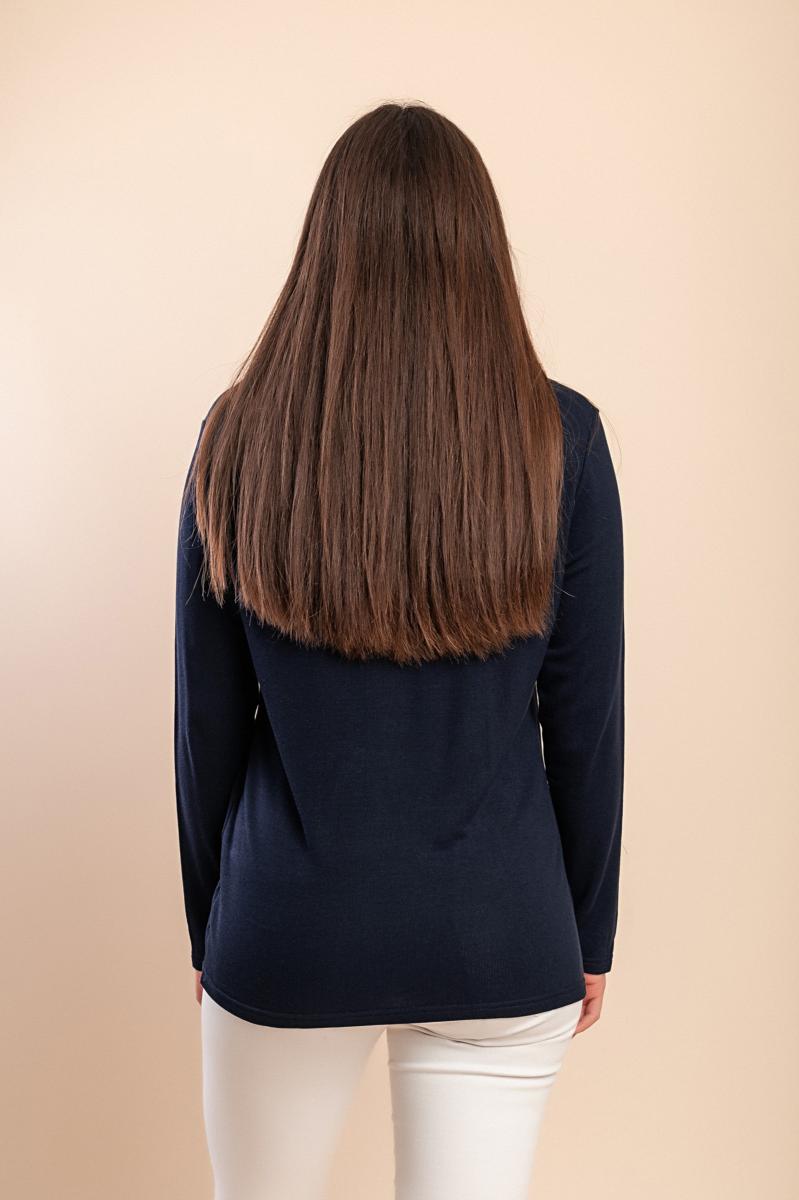 Long-sleeved top