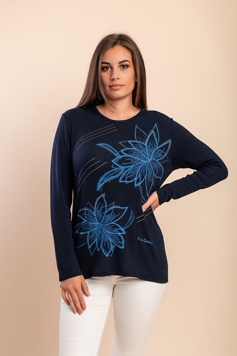 Long-sleeved top