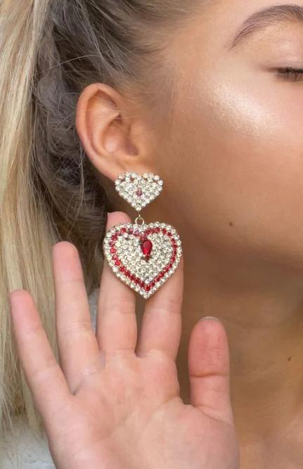 Brincos elegantes com strass