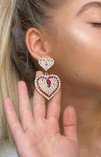 Brincos elegantes com strass