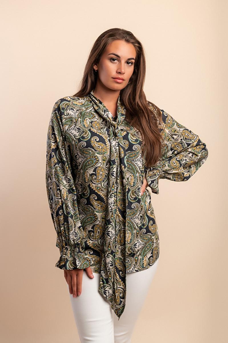 Plus size elegant blouse with print