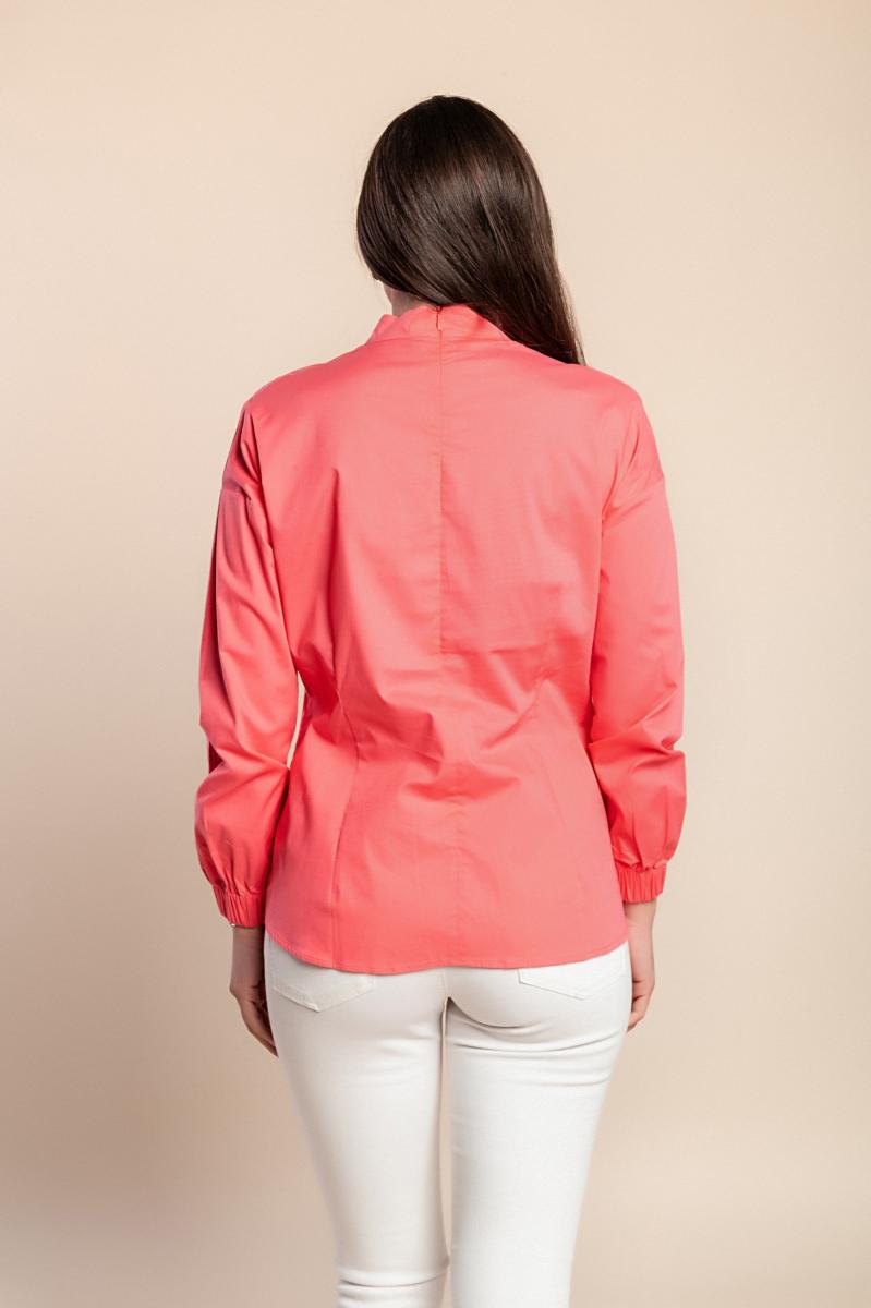 Baumwollbluse mit hohem Kragen