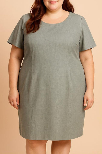 Kleid mit kurzen Ärmeln in großen Größen