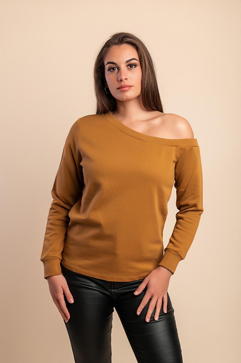Top in cotone con scollo asimmetrico