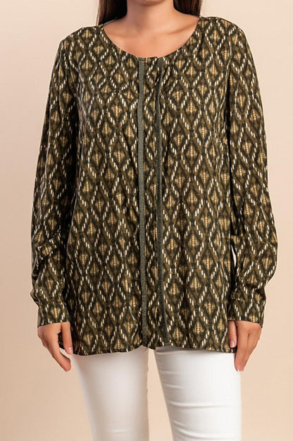 Plus size blouse with print