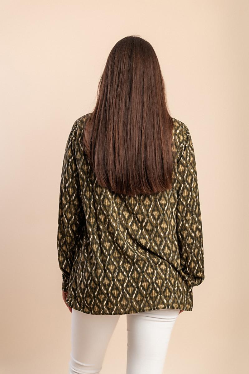 Plus size blouse with print