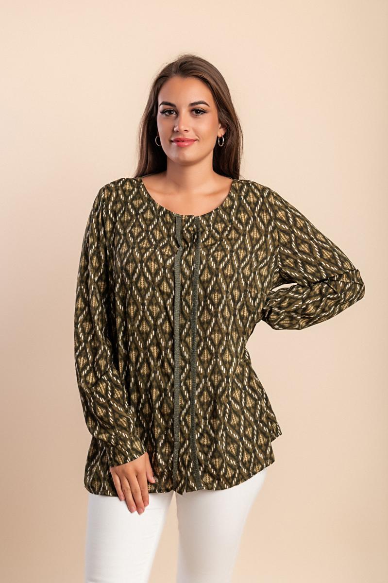 Plus size blouse with print