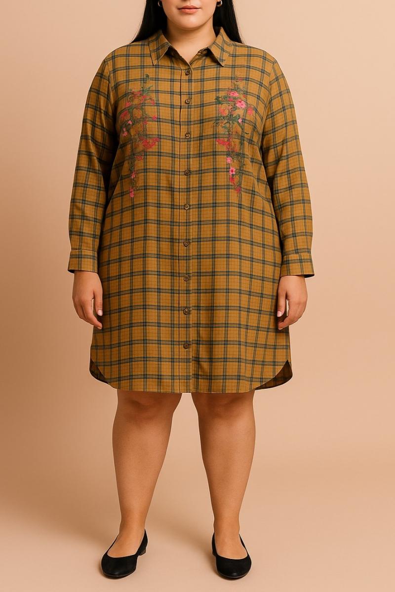 Camisa plus size com padrão xadrez