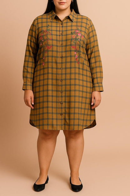 Camisa plus size com padrão xadrez