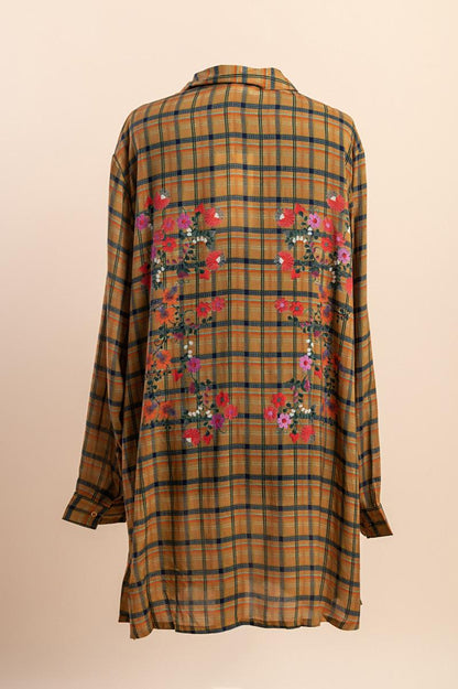 Camisa plus size com padrão xadrez