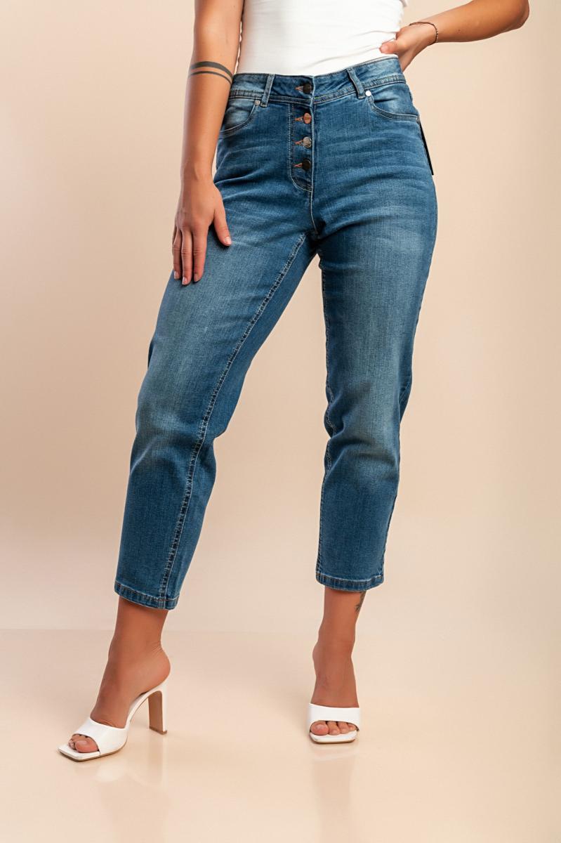 Jeans mit Knöpfen
