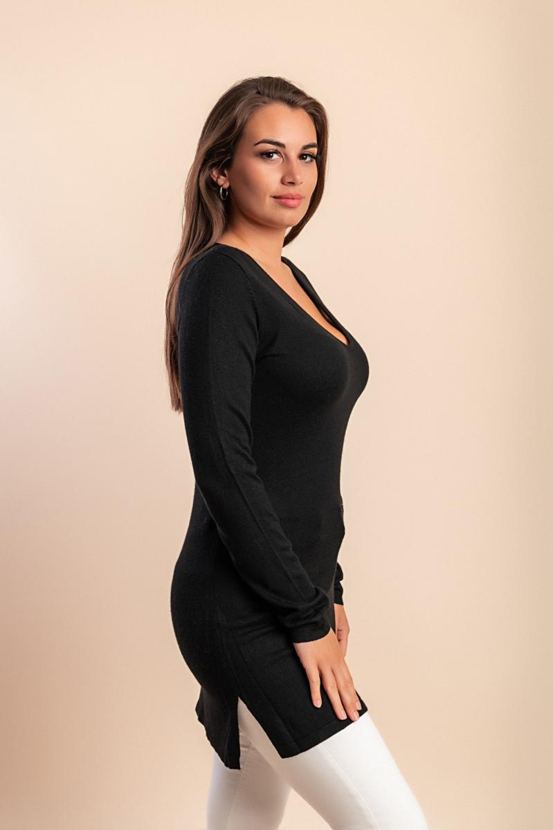 Fitted tunic with "V" neckline