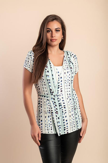 Plus size blouse with print