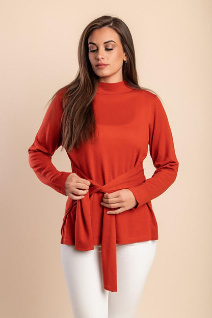 Strickpullover in großen Größen mit dekorativer Knotung
