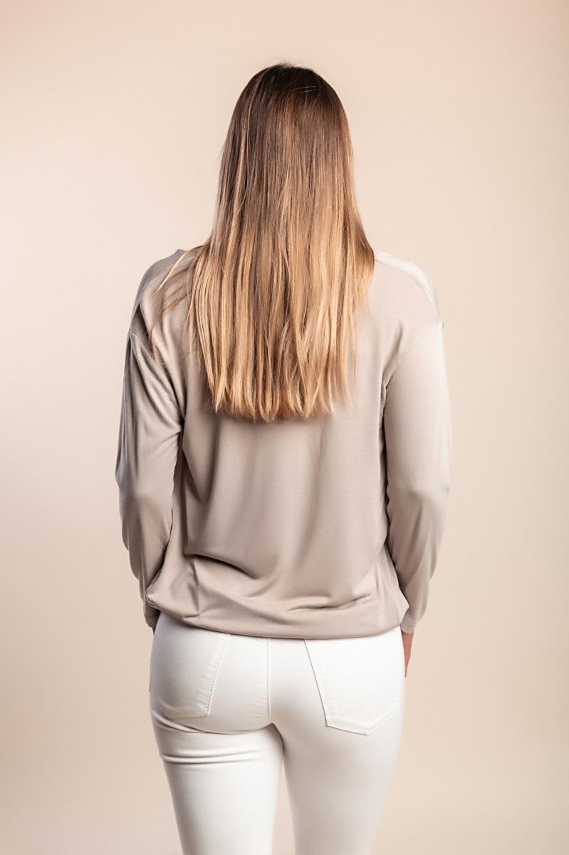 Long-sleeved blouse