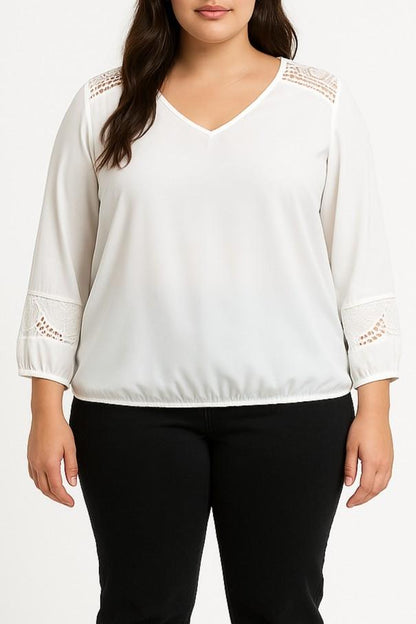 Blusa de tamanho grande com renda