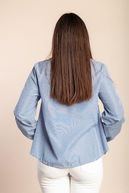 Camisa às riscas
