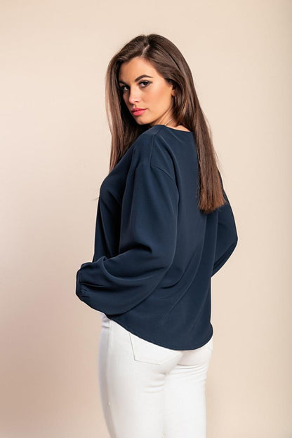 Bluse mit Halskette
