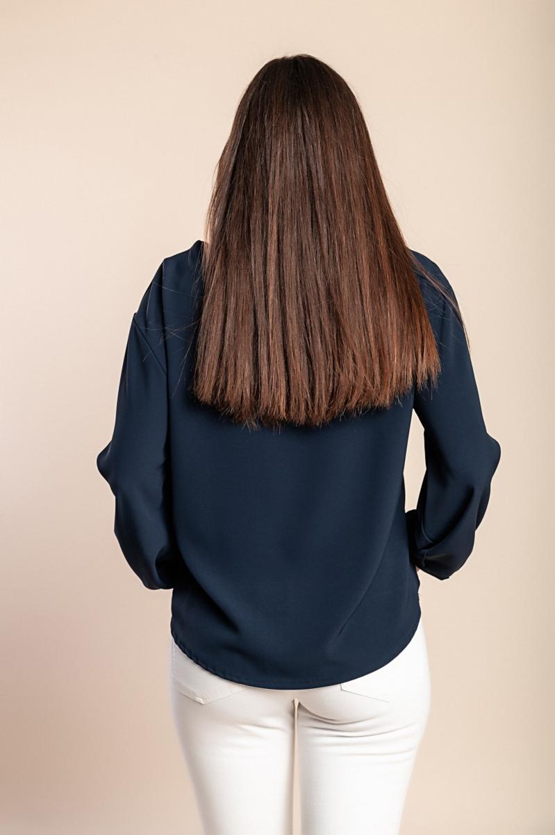 Bluse mit Halskette