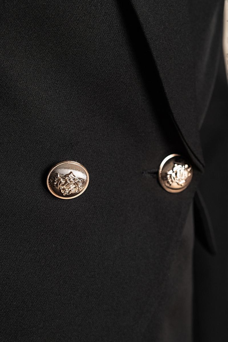 Blazer con botones decorativos