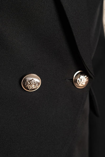 Blazer con botones decorativos