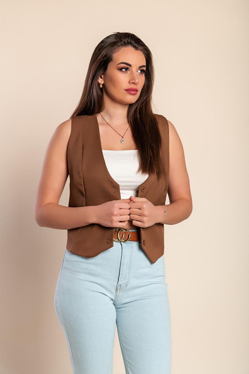 Elegant vest with buttons