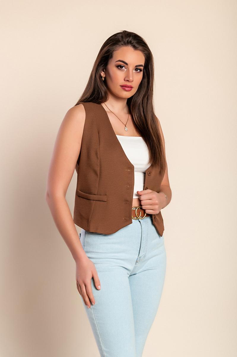 Elegant vest with buttons
