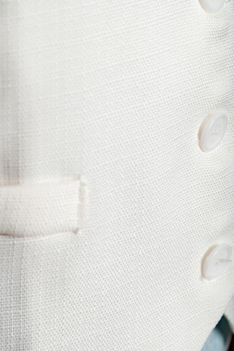 Elegant vest with buttons