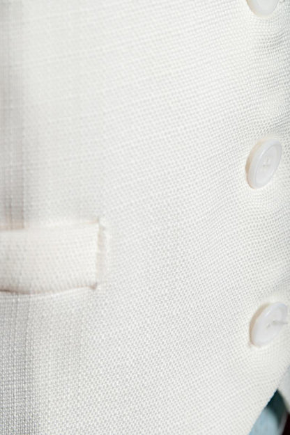 Elegant vest with buttons