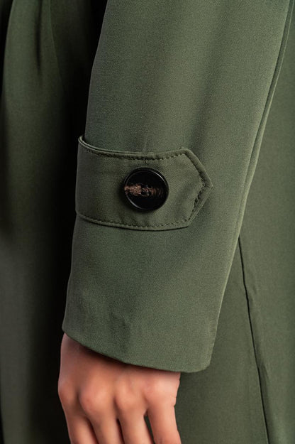 Elegante trench con bottoni
