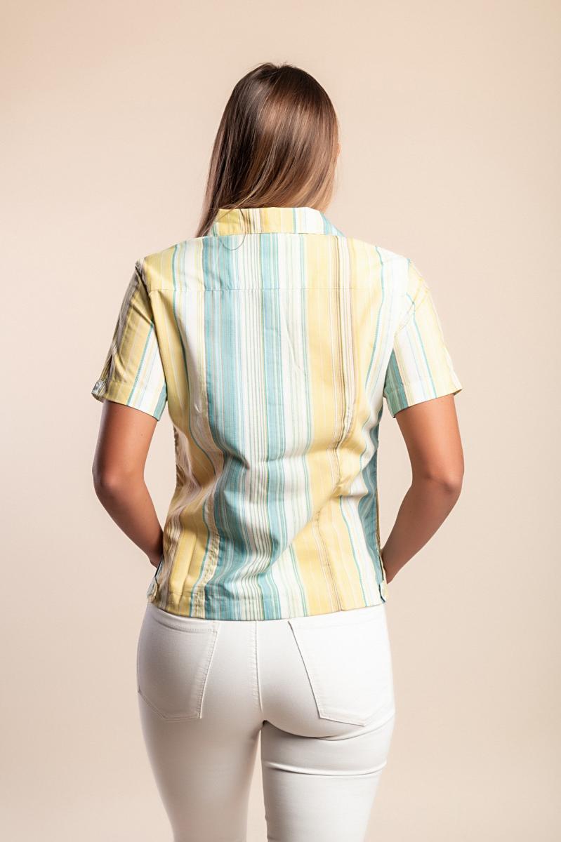 Camisa às riscas
