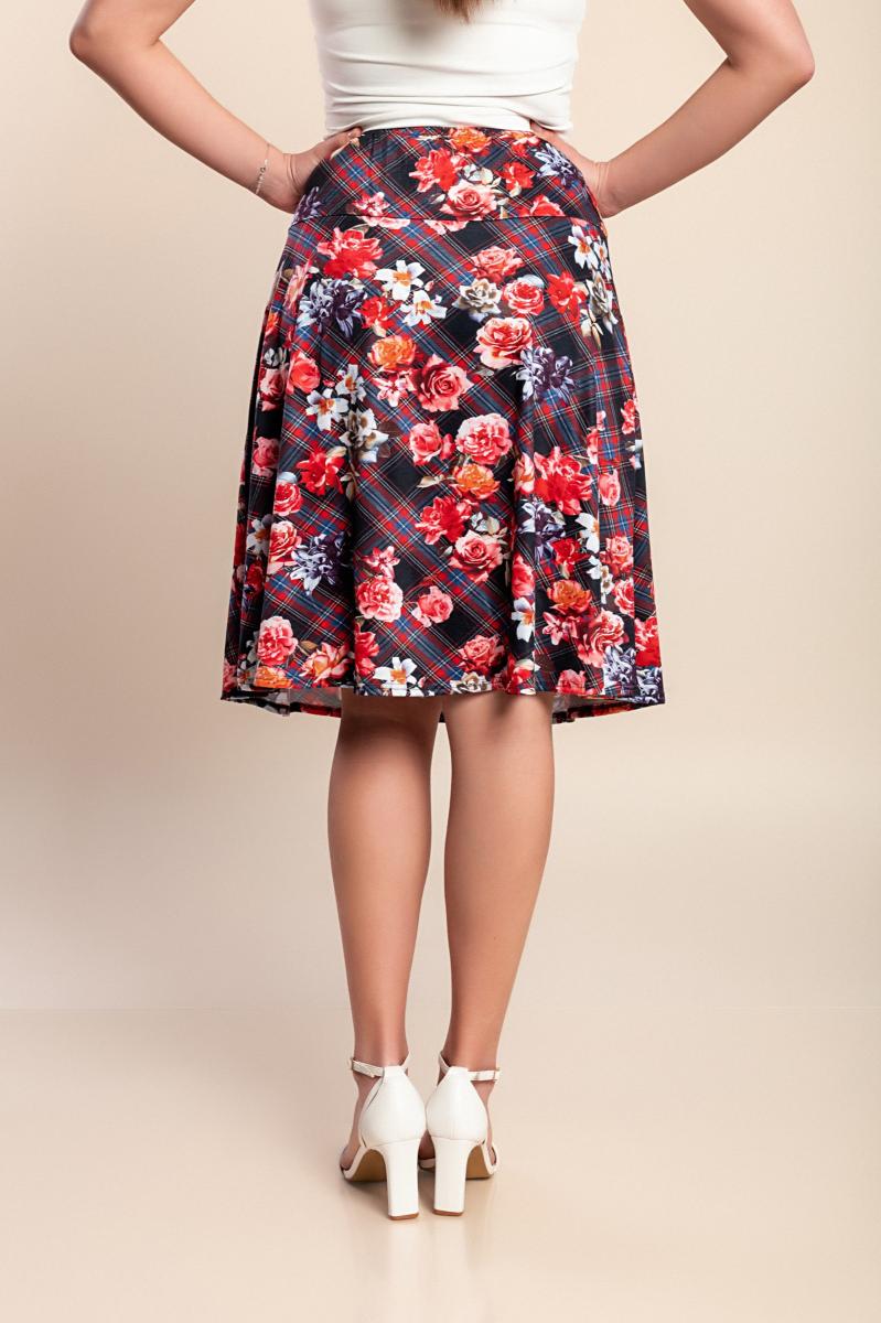 Plus size skirt with floral print