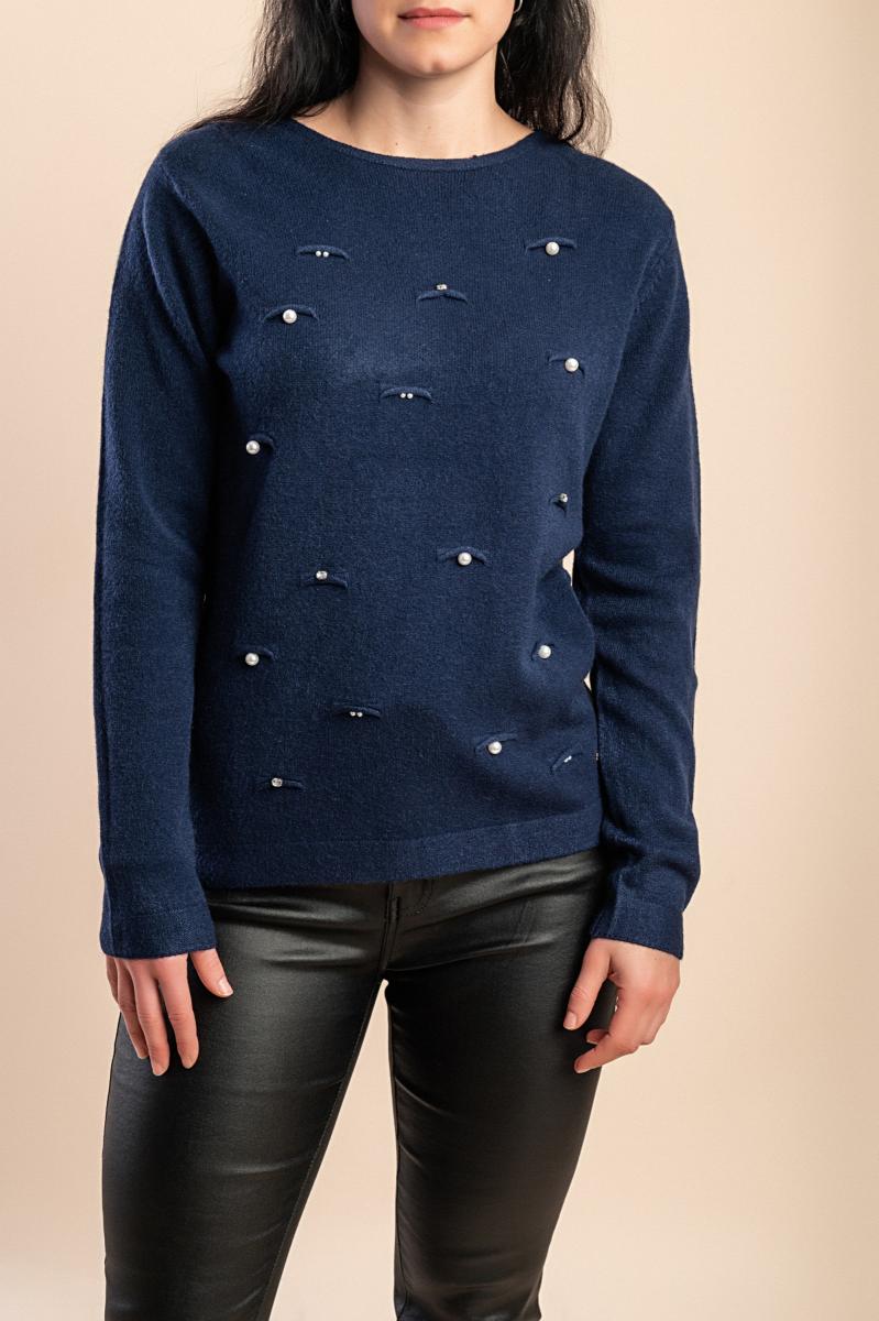 Pullover mit dekorativen Perlen
