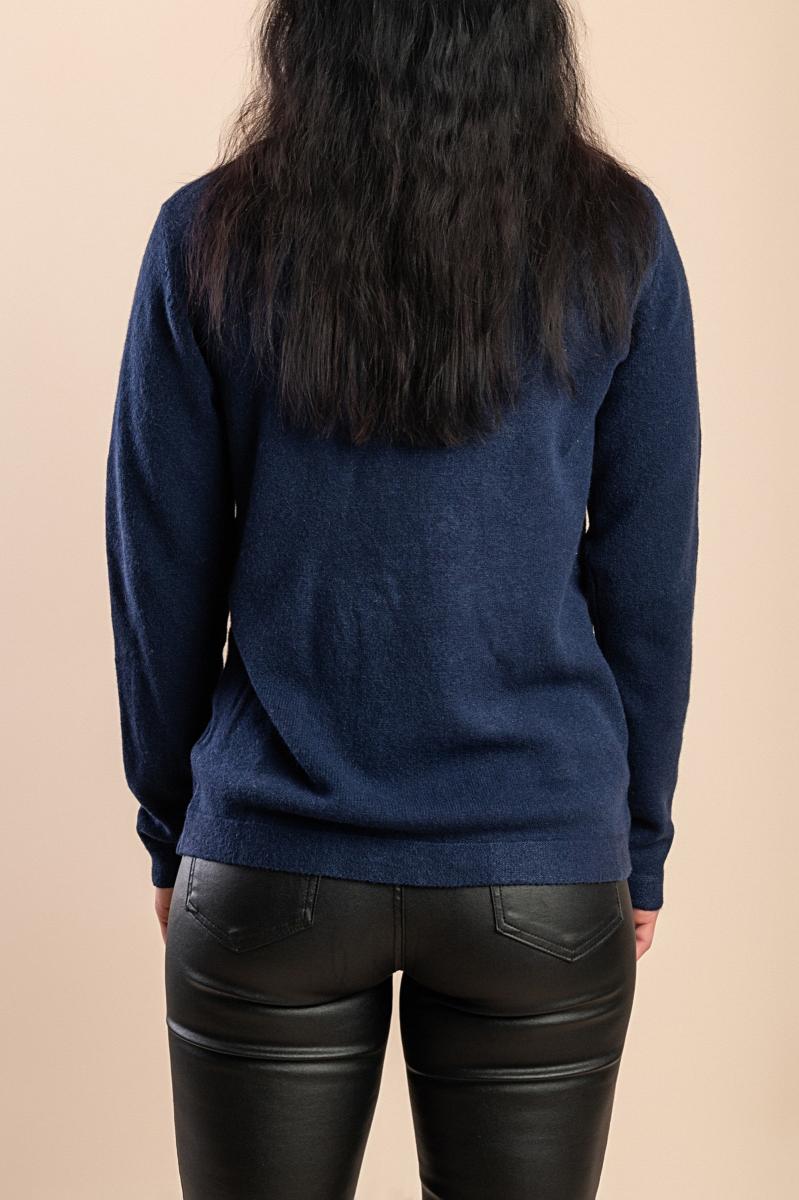 Pullover mit dekorativen Perlen