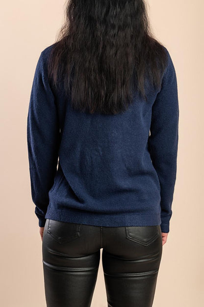 Pullover mit dekorativen Perlen
