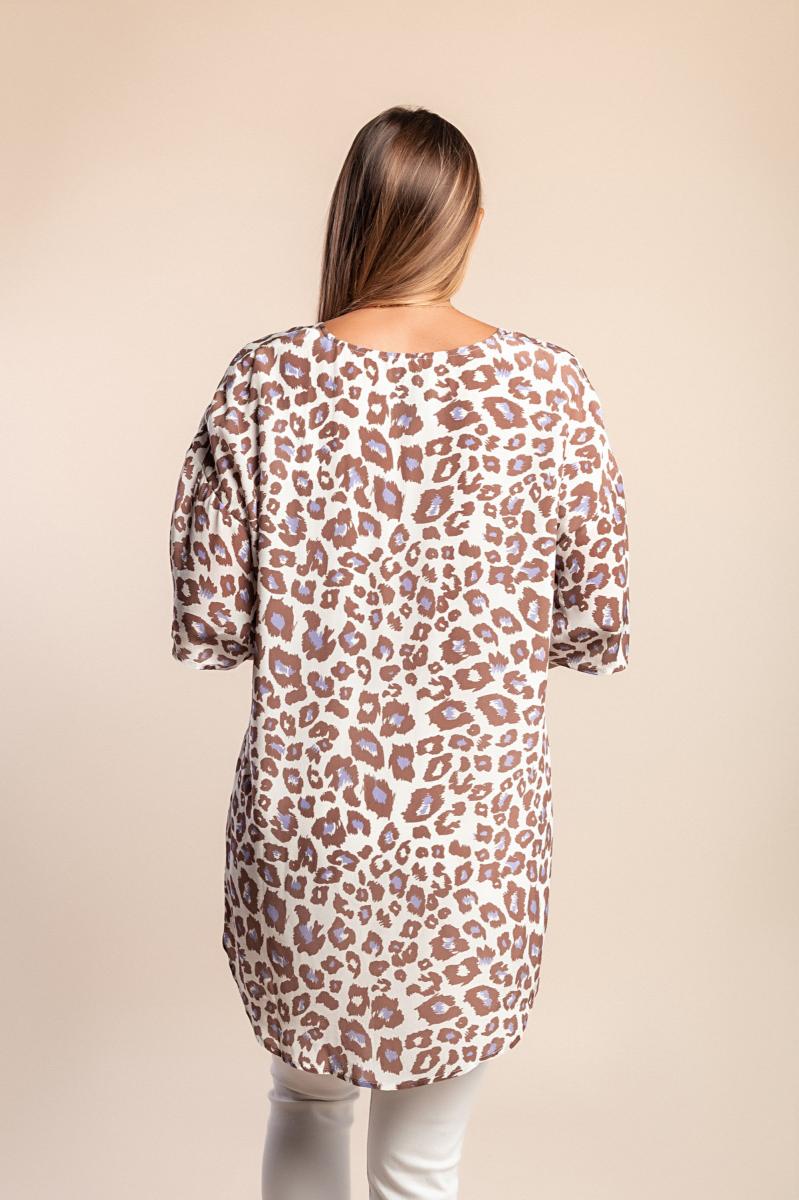 Loose blouse with leopard print