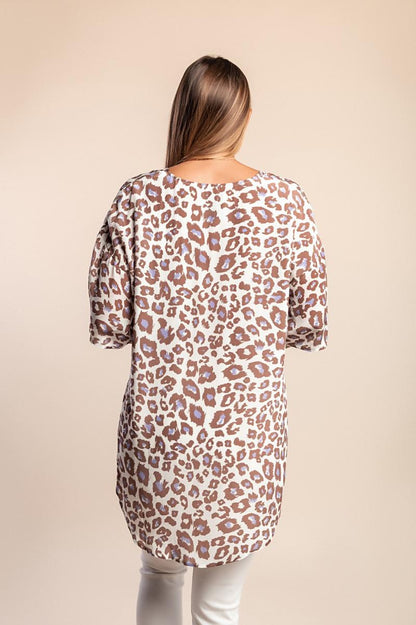 Loose blouse with leopard print