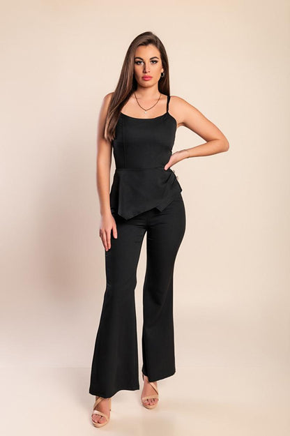 Elegante tuta con bottoni decorativi