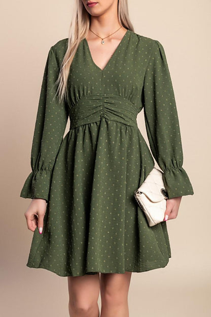 Olivgrünes Minikleid mit V-Ausschnitt