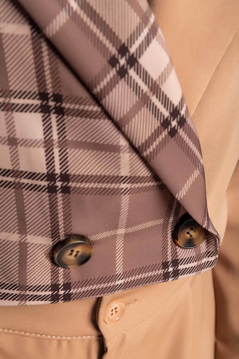 Completo elegante giacca-blazer e pantaloni fantasia a quadri