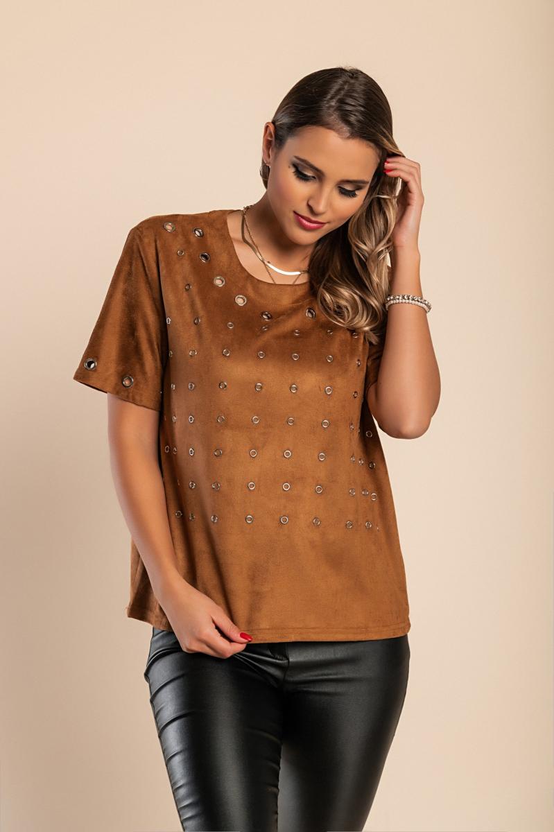 T-shirt ampia con anelli in metallo
