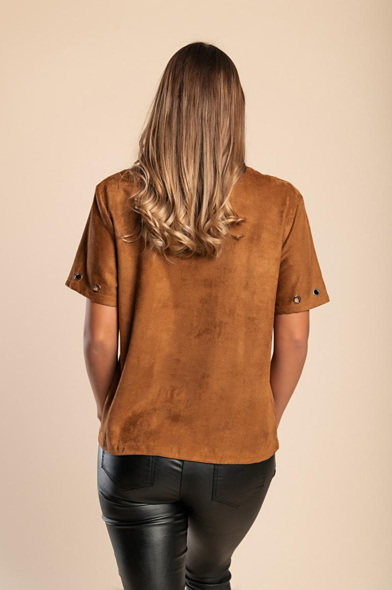 T-shirt ampia con anelli in metallo