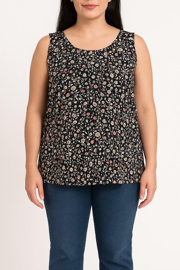 Plus size top with print