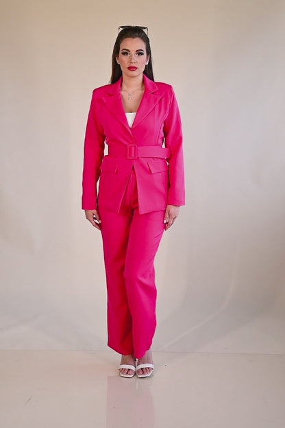 Elegante tailleur pantalone con cintura