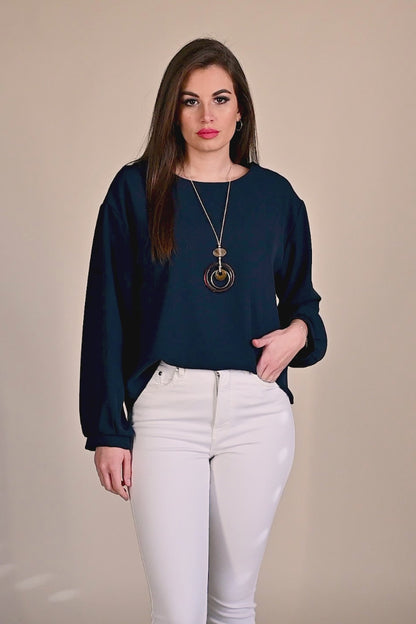 Bluse mit Halskette