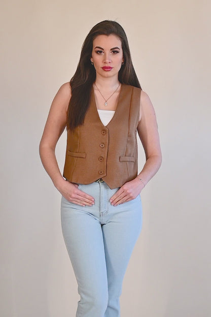 Elegant vest with buttons