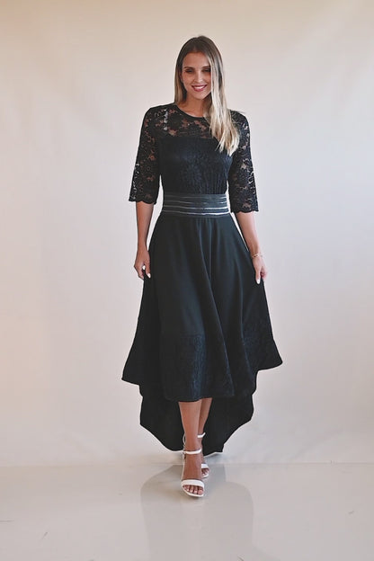 Elegantní šaty s krajkou Bianca